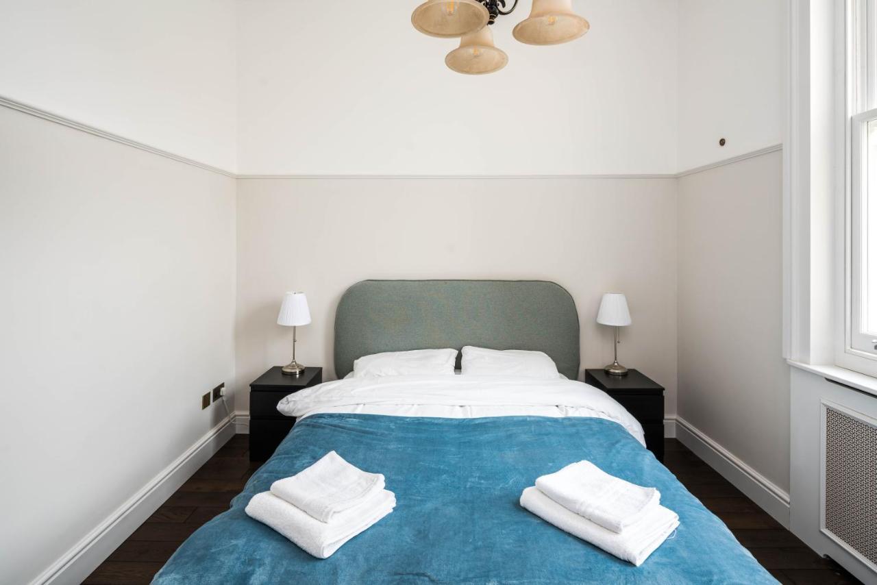 4 Bedroom House Up To 10 People At Heart Of Kensington And Chelsea Лондон Экстерьер фото