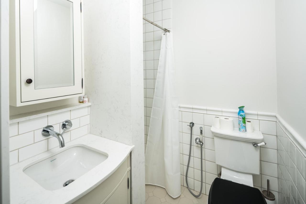 4 Bedroom House Up To 10 People At Heart Of Kensington And Chelsea Лондон Экстерьер фото