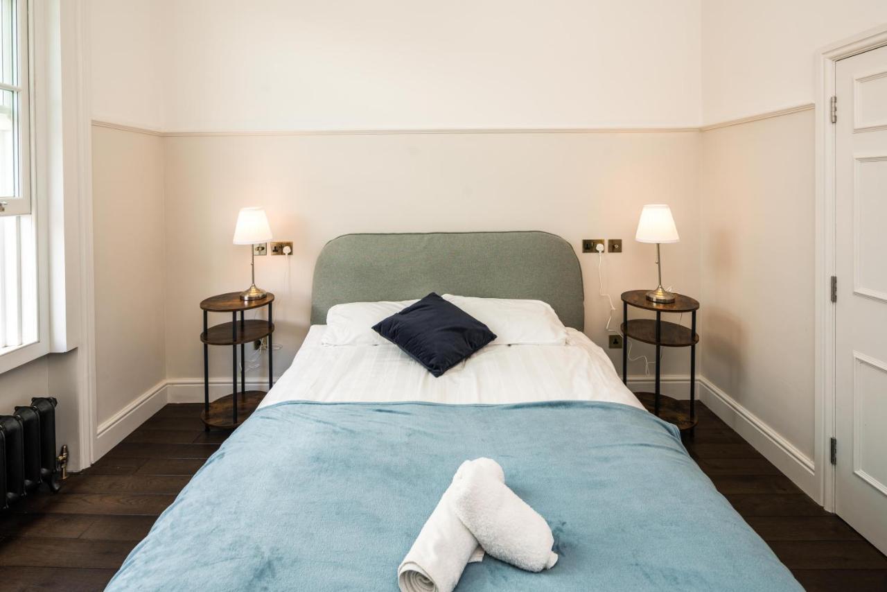 4 Bedroom House Up To 10 People At Heart Of Kensington And Chelsea Лондон Экстерьер фото