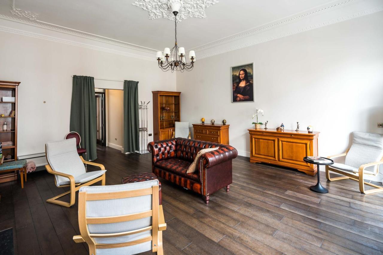 4 Bedroom House Up To 10 People At Heart Of Kensington And Chelsea Лондон Экстерьер фото