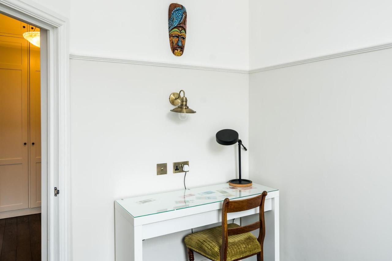 4 Bedroom House Up To 10 People At Heart Of Kensington And Chelsea Лондон Экстерьер фото
