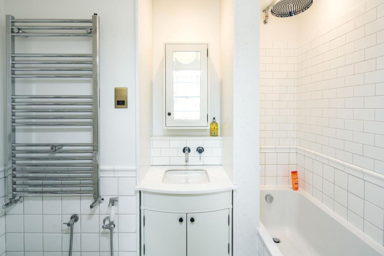 4 Bedroom House Up To 10 People At Heart Of Kensington And Chelsea Лондон Экстерьер фото