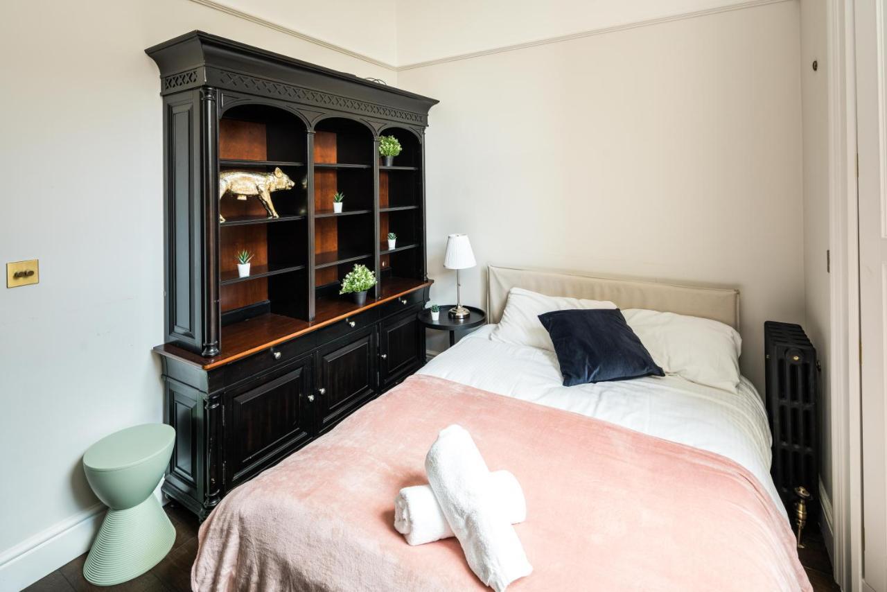 4 Bedroom House Up To 10 People At Heart Of Kensington And Chelsea Лондон Экстерьер фото
